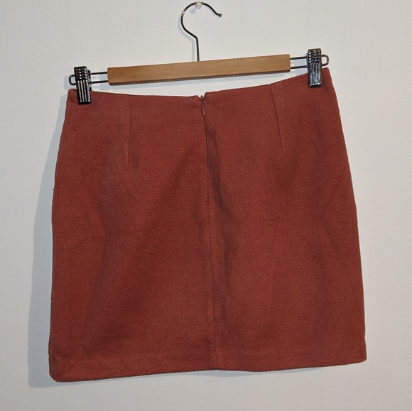 Pomegranate colored button skirt - Picture 4 of 4